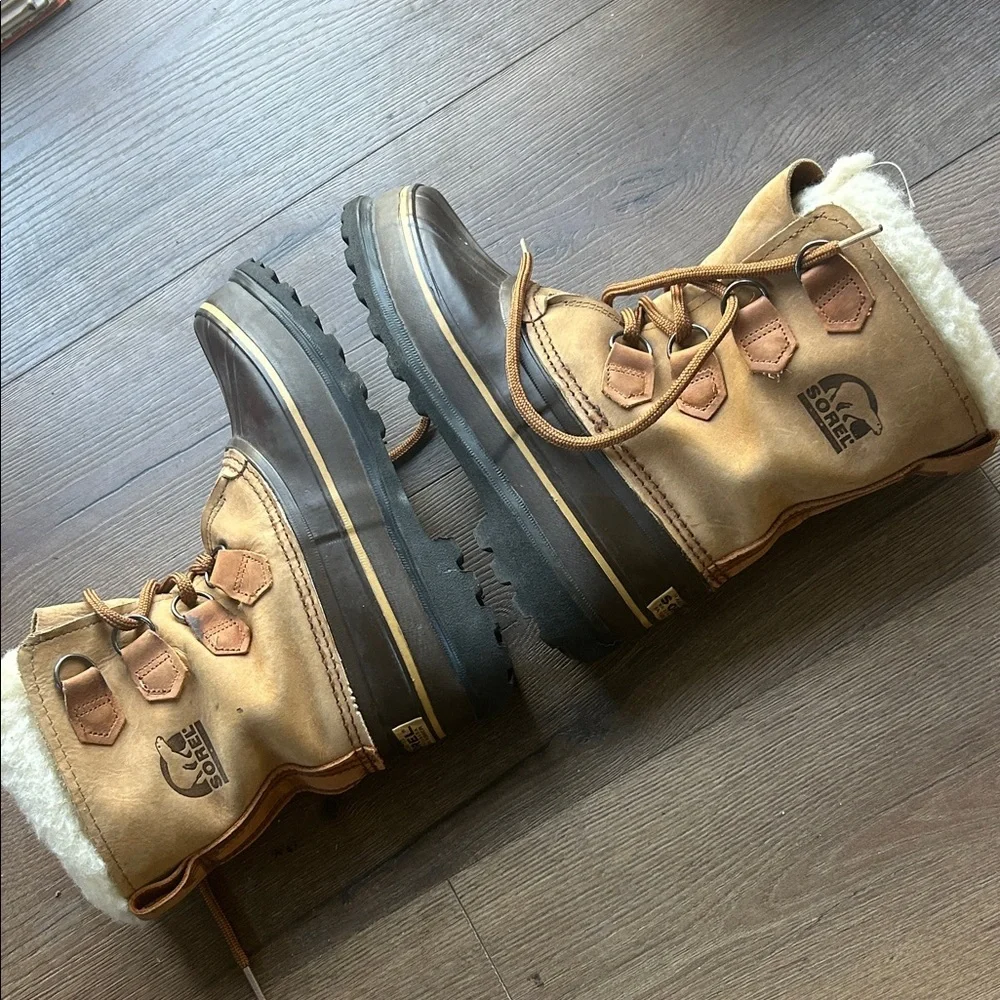 Sorel Tan and Brown Wool  Boots ! Size 7